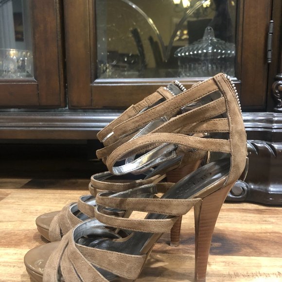 Lady Shoes - Picture 3 of 4